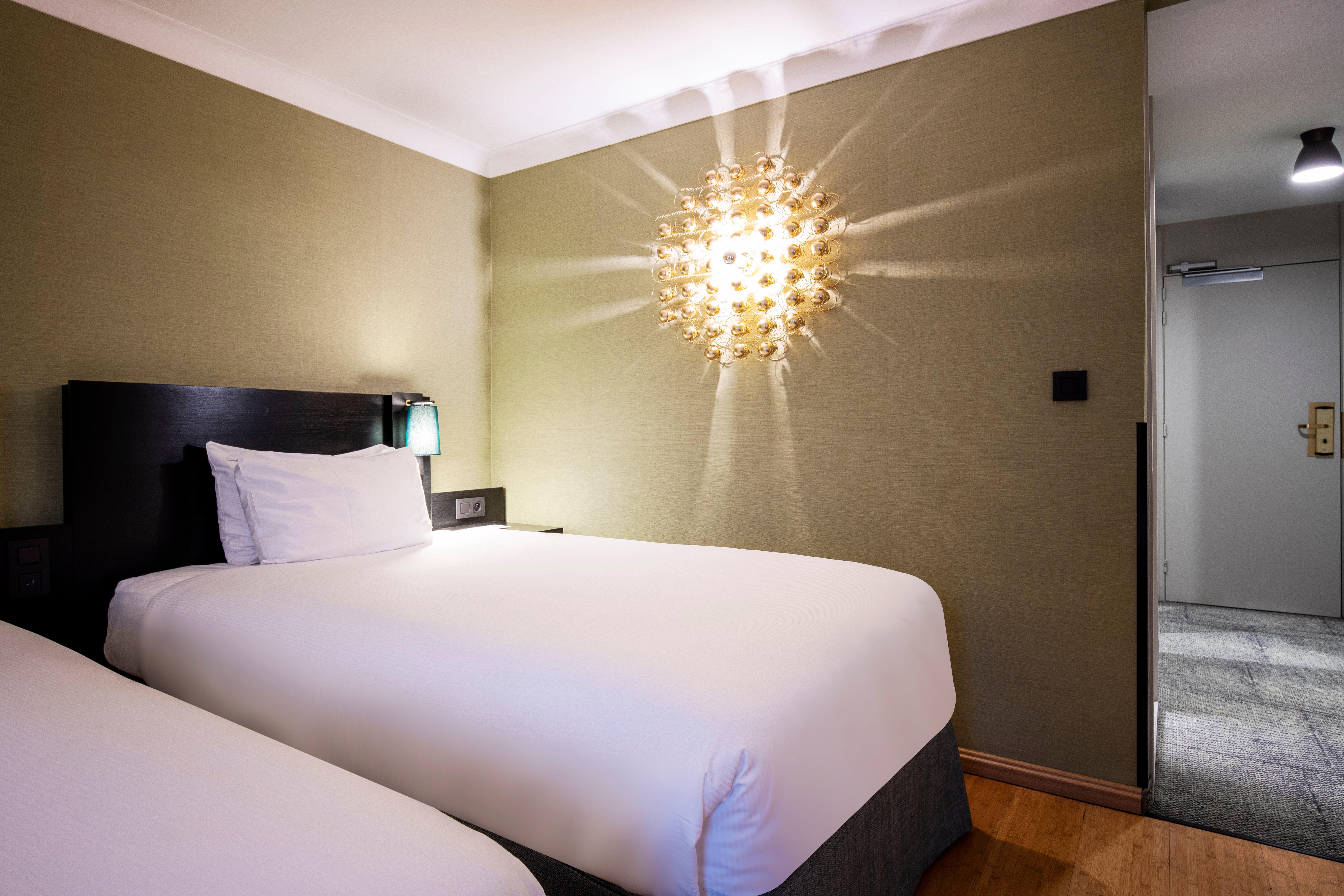 Hotel Brussels Airport By Ihg 4*