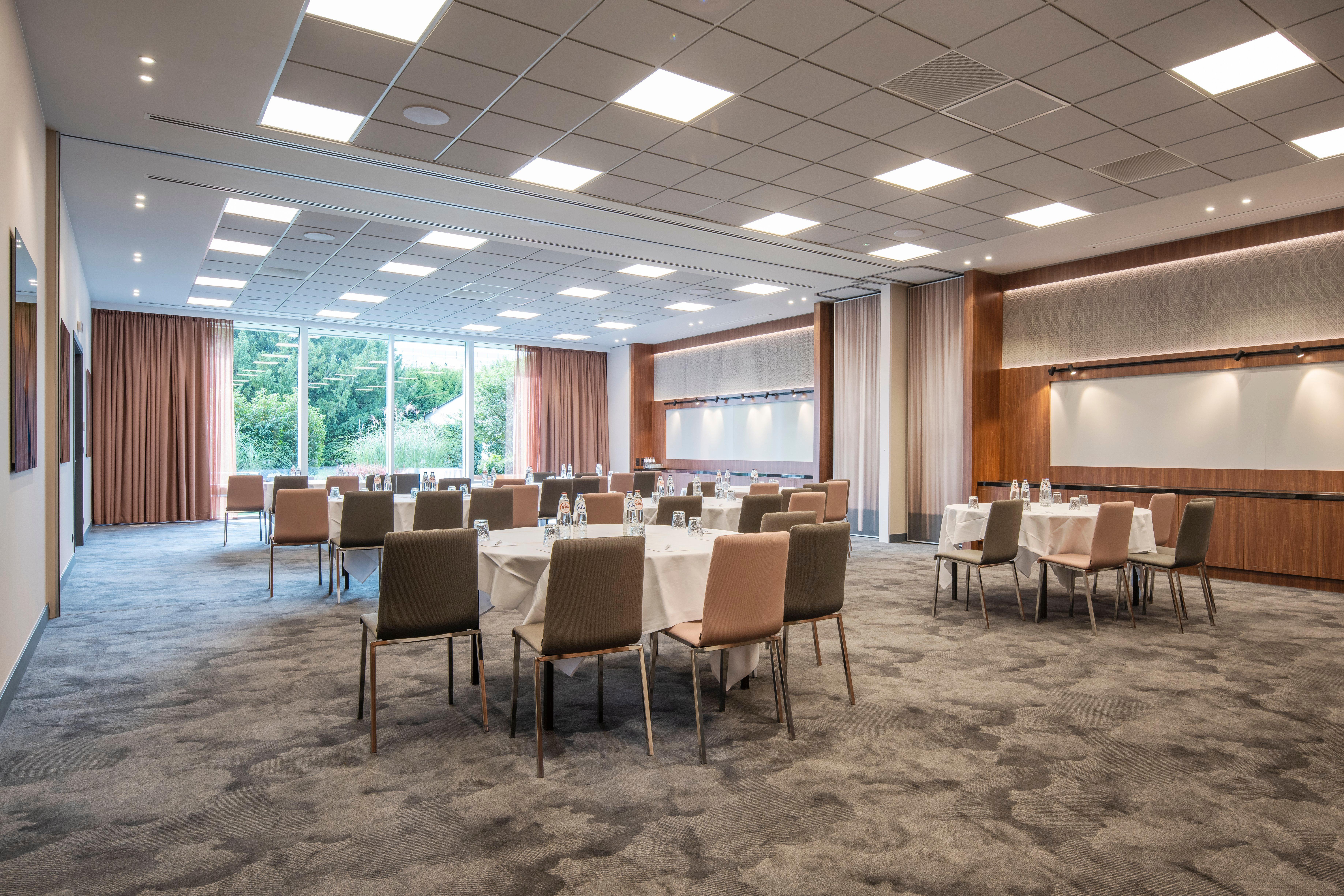 Hotel Brussels Airport By Ihg 4*